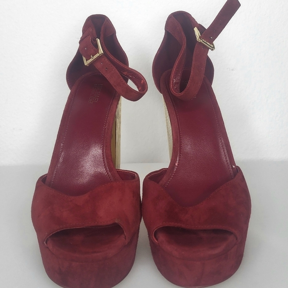 Michael Kors Paloma Red Suede Ankle Strap Platform Gold Heels Size 8.5 - Picture 3 of 11